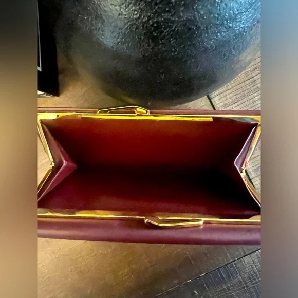 Cartier Mastline Long Kisslock Wallet in Leather (Bordeaux) - Picture 4 of 16